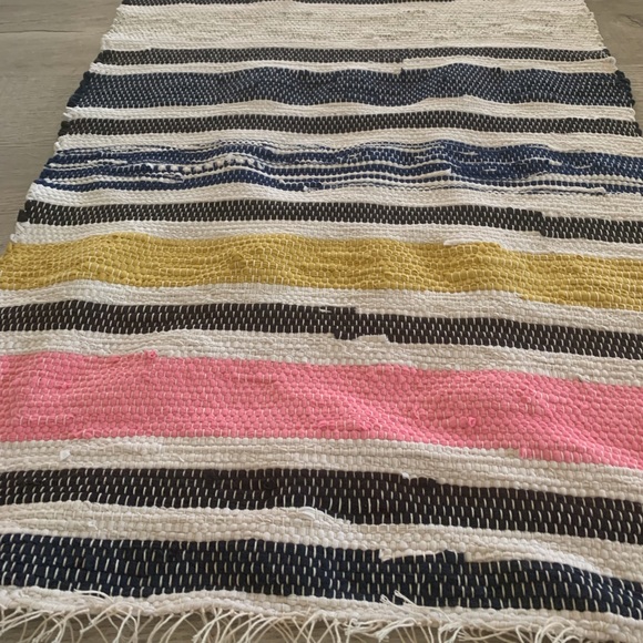 Runner. NWOT - Picture 9 of 10